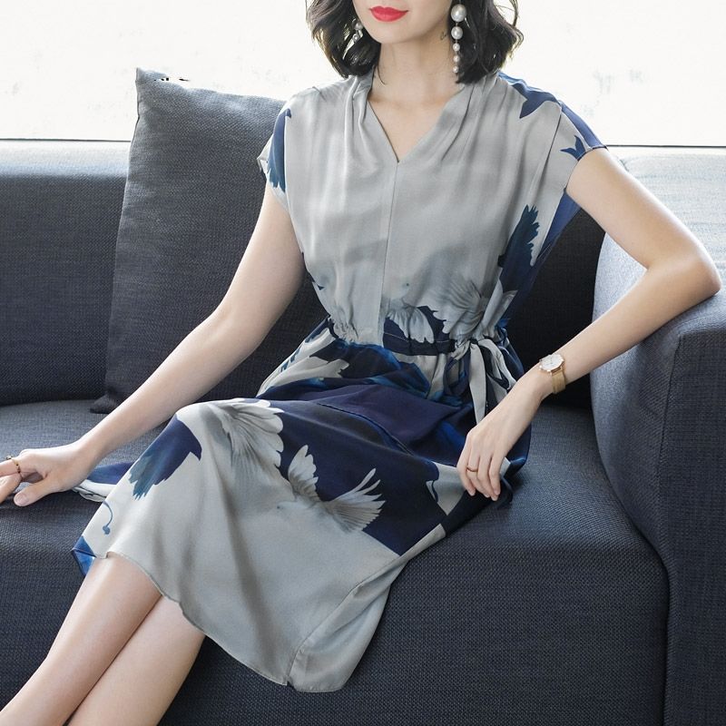 优雅知性，成熟女性懂得这么穿，就这样让你美下去