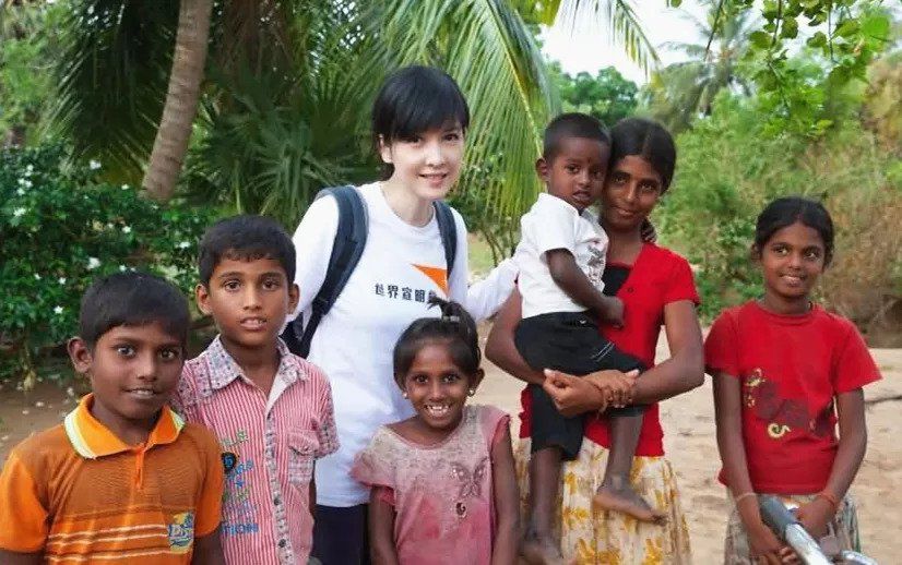 51岁周慧敏美到刷屏，逃不过渣男的她，人生比宫斗剧还精彩!