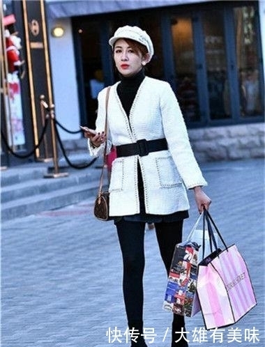  『气质』时尚美女街拍柔美娇俏的美女，简约又不失气质