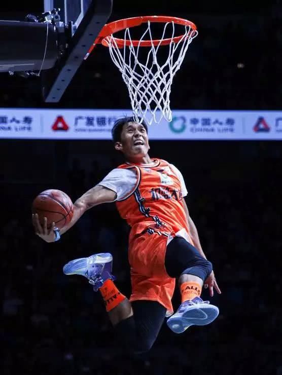 郭艾伦cba全明星球鞋