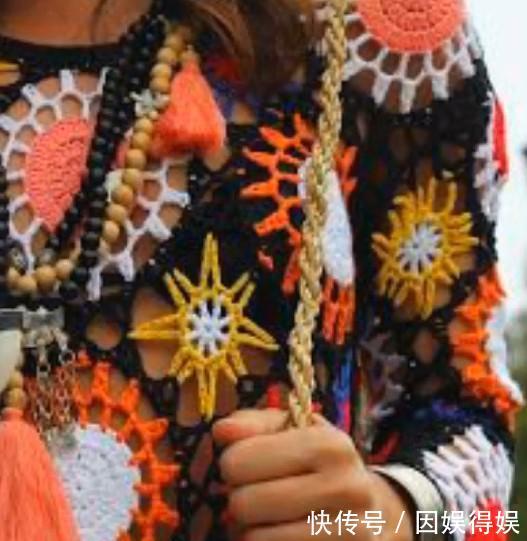 手工■优雅又减龄!多款手工钩编的彩色镂空裙衫,中青年女性的最爱