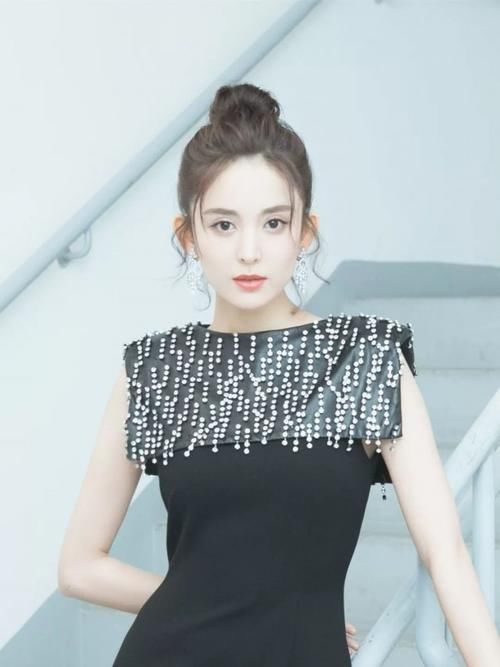 ⊙ 清爽又好看！倪妮娜扎刘亦菲夏天都在梳这个发型！