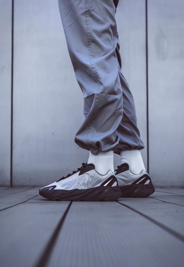  『发售』最贵的 5000+！一张图告诉你，目前发售了多少 Yeezy 700！