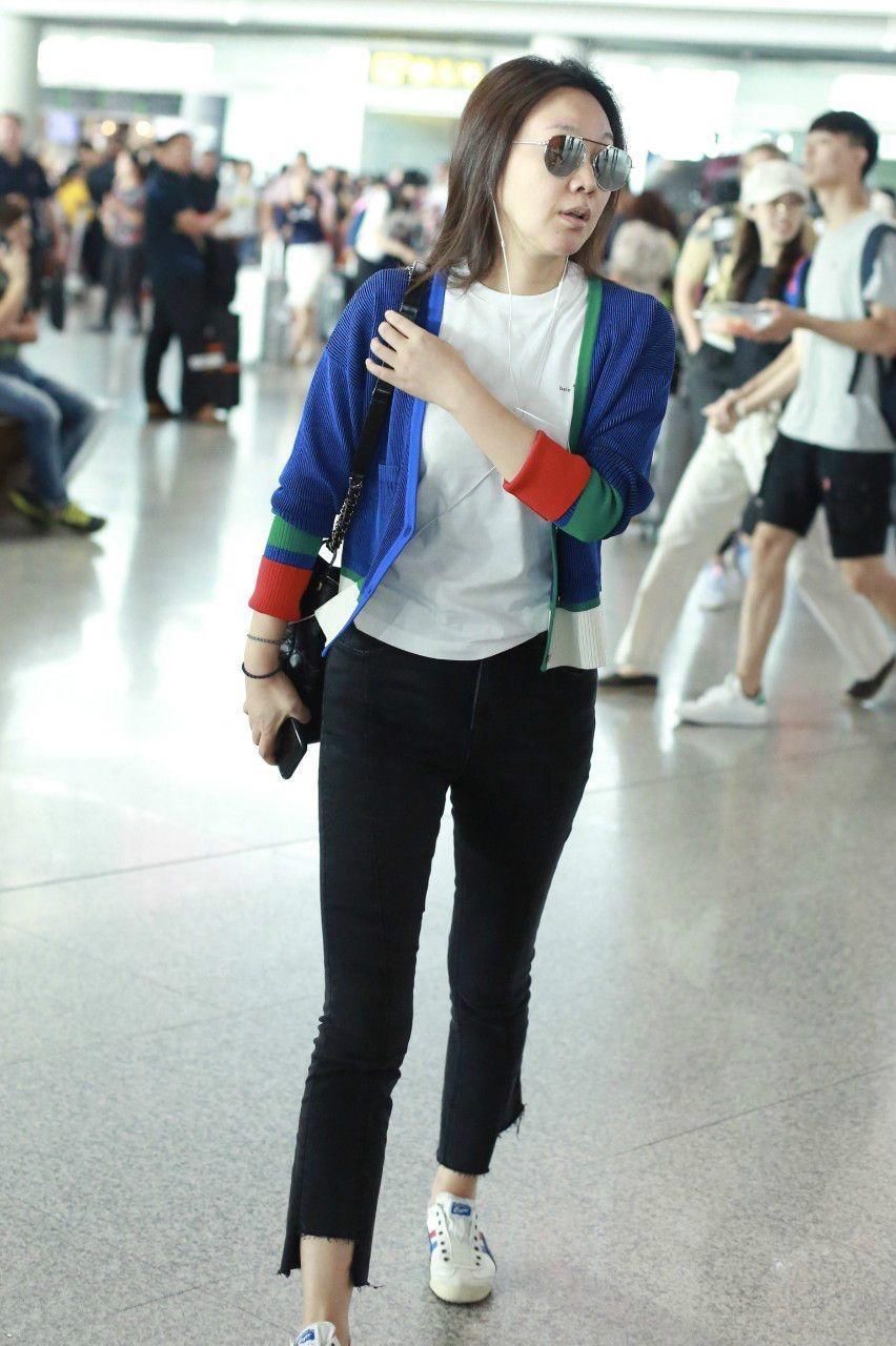 闫妮上半身27岁，下半身47岁，网友:腿真美!