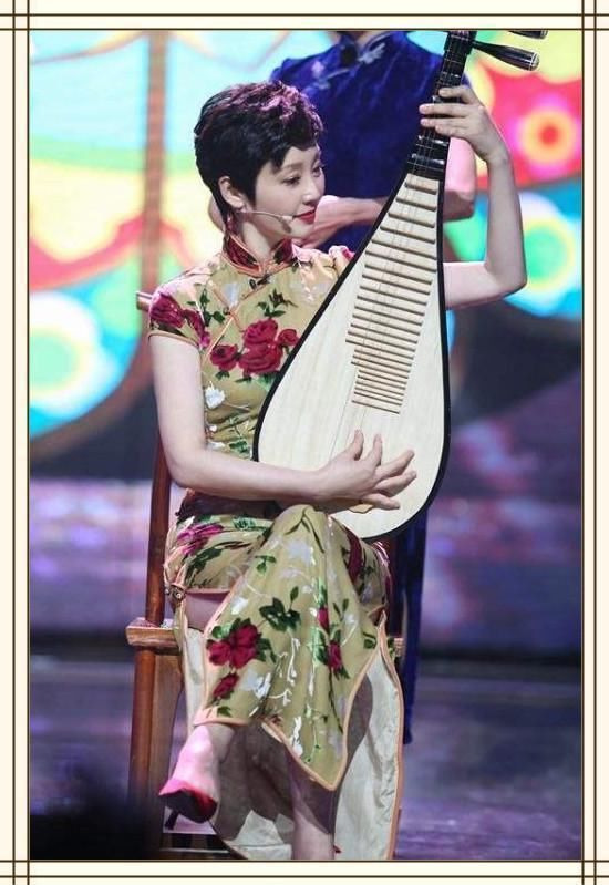 没有徐帆的气质真别穿旗袍,像金星这样穿出僧袍范得多尴尬啊!