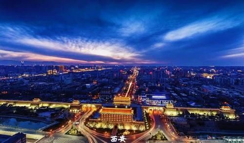  经济@我国4个不南不北的省，其中1省经济位居全国前三，1省人口