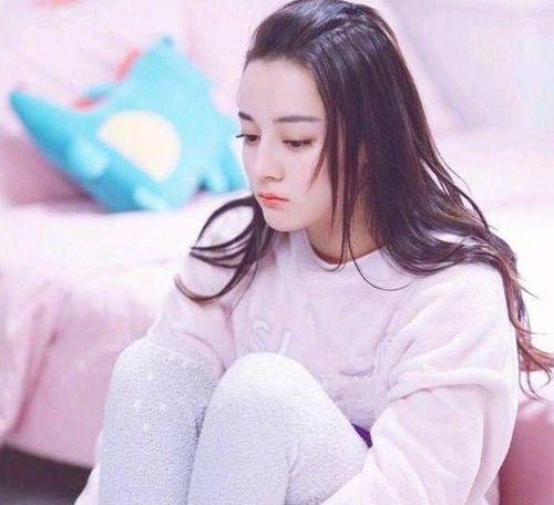 迪丽热巴：无论什么样的衣服都能穿出比卖家秀更高级的感觉！