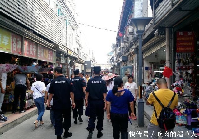 点评北京前门地区的珠宝市街：充满老北京风貌的商铺，却可能走形