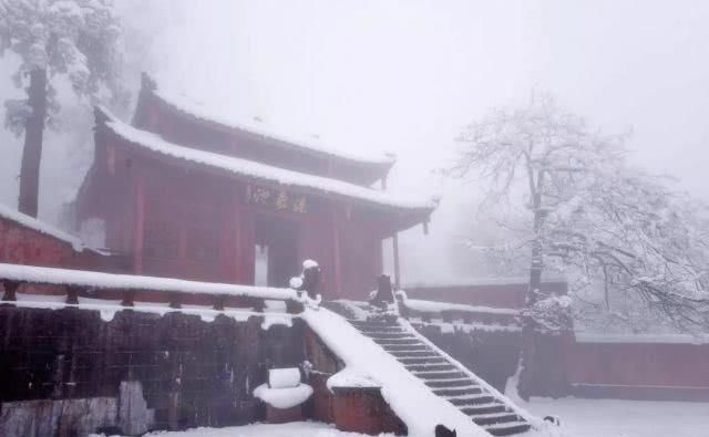 千年古诗，还原峨眉山最美雪景