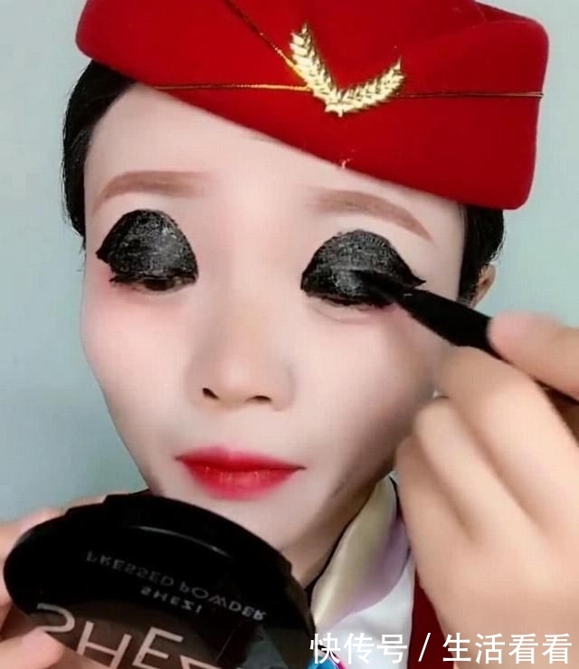 #空姐#空姐画眼线被男朋友吐槽“画得太粗”,睁眼之后网友:没毛病