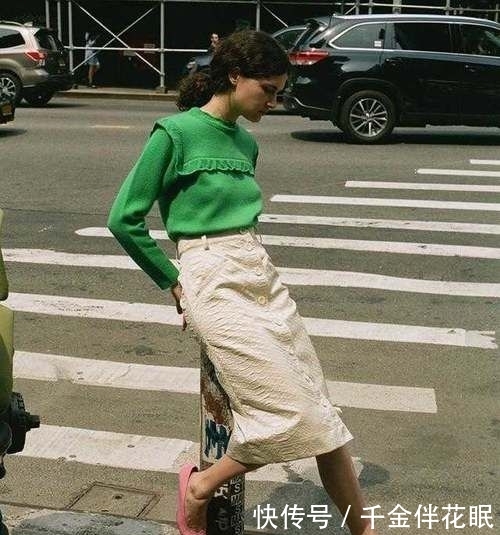 「穿搭」早春针织衫+阔腿裤这对cp你还不会搭配?这样穿时髦又显瘦