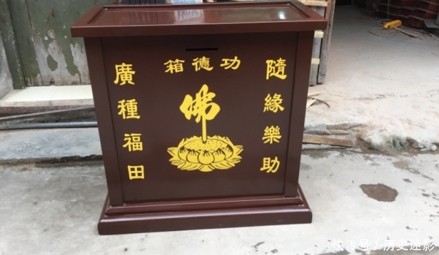 寺庙功德箱讲究多，开口朝上、朝前有何区别？老和尚道出背后秘密