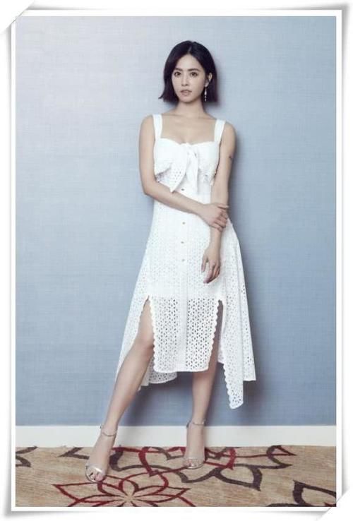 蔡依林又搞事！“连体泳衣”外穿引热议，网友：上厕所要怎么办？