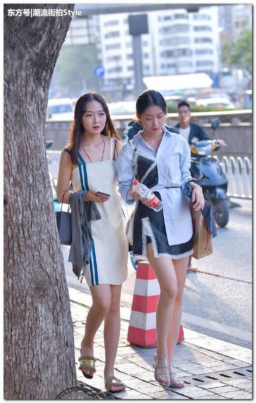 美女街拍：东莞街头汇聚美女，个性的穿衣风格，上演了时尚大片