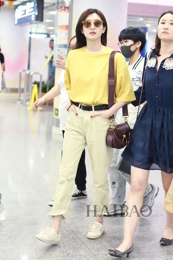 秘籍| 明星都在炫腹秀美腿，但怎么露才更高级?【海报街拍】