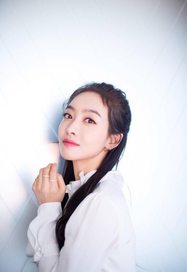 宋茜这姑娘又美啦,一袭纯白连衣裙好梦幻 网友:给加鸡腿