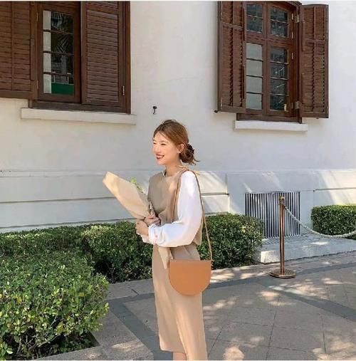 「衬衫叠穿」衬衫升级了!这么叠穿,好看又高级!