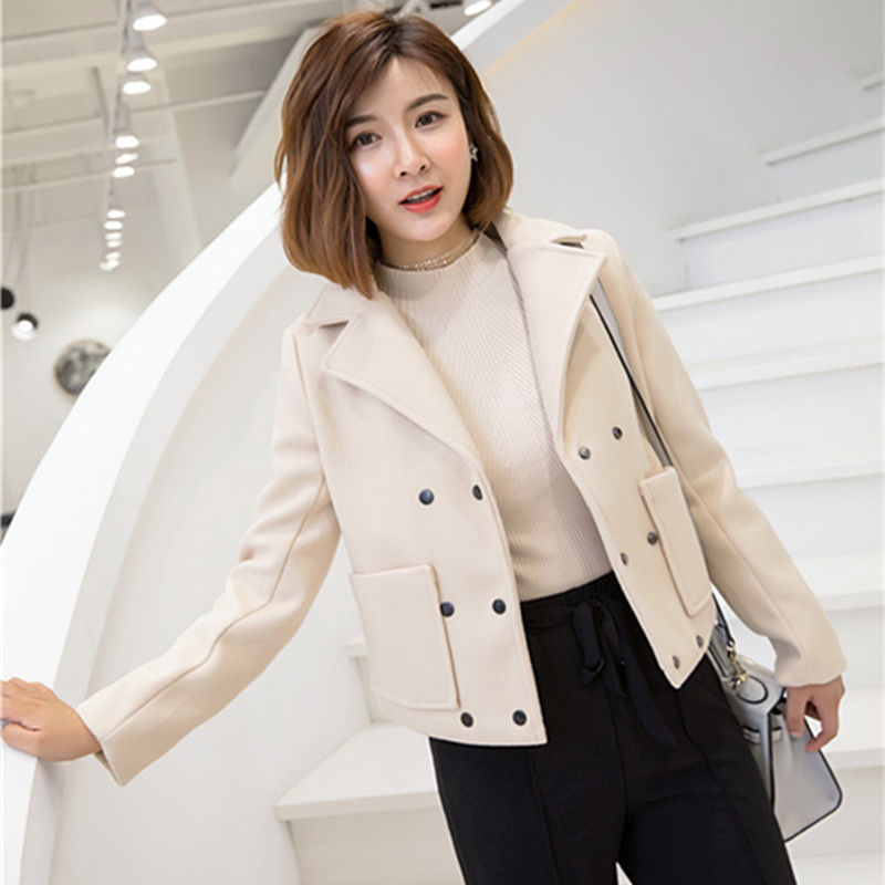 很多人穿大衣配打底裤，真土，今年流行毛呢外套+奶奶裤，美爆了