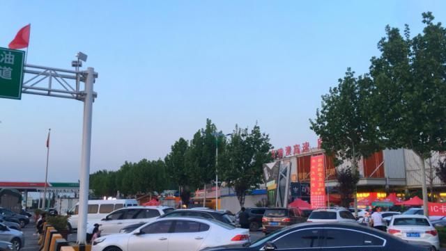  【停车】高速服务区停车时，一定要注意这几点，别因一时马虎损