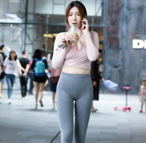 紧身打底裤：让腿部线条更加美观，更添女性韵味！