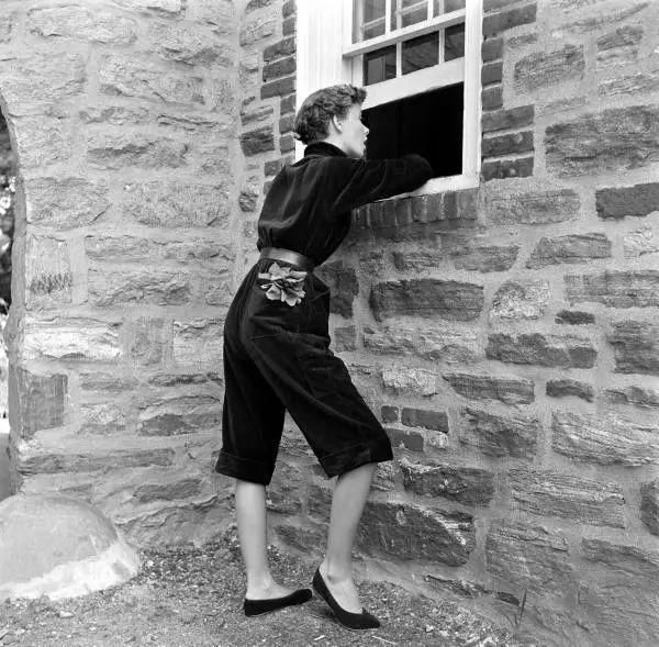 女人花了100年追求穿成这样，不是为了被谁脱掉的