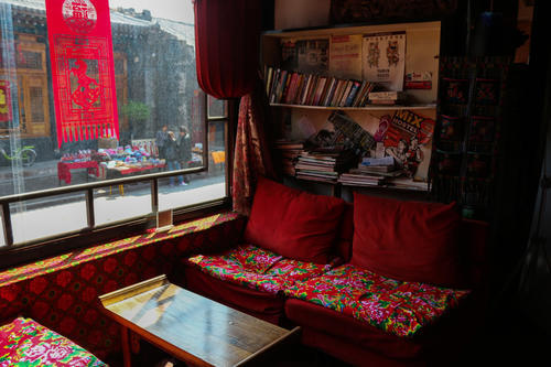 县衙隔壁的四合院，曾供衙役值班休息，如今是一座古色古香的客栈