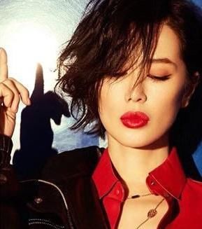 看完刘涛和余男的穿搭,你就知道什么叫做气场一米八了!