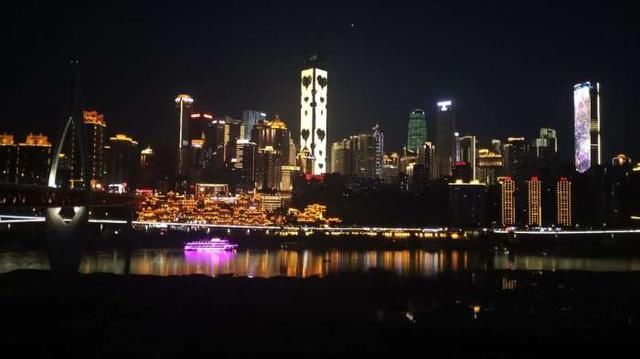 中国最繁华的“夜景城市”, 不是北京，不是上海，而是这座城市