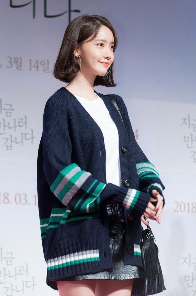 少女时代林允儿亮相活动，线衣太长，裙子看不见了，网友：腿漂亮