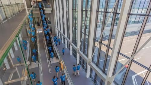  捷运@去卫星厅登机是一种怎样的体验？首批“尝鲜”旅客已遭羡慕