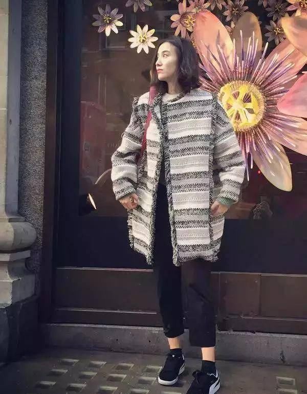  【漂亮】她是很会穿衣的女人，初春学她穿，准漂亮！