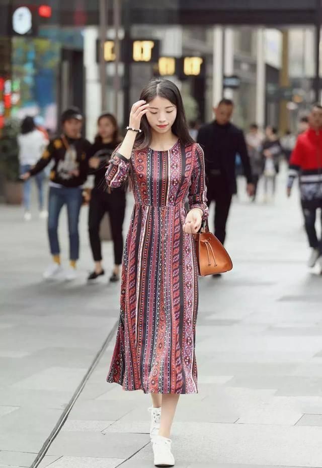  「时髦精女孩」长袖连衣裙很难穿？4个技巧带你远离睡裙既视感，显瘦又高级！