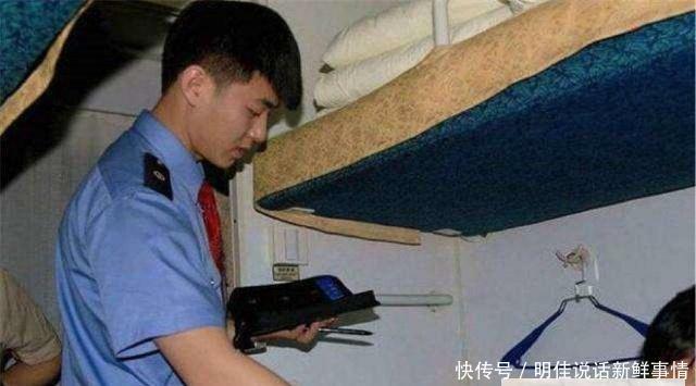 乘坐火车卧铺时，为何要把车票“收走”？乘务员终于说实话了