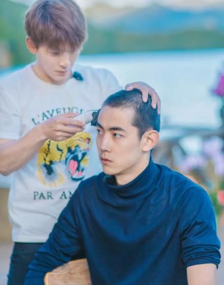 早说了秀恩爱死得快，娱乐圈里的他俩非不信！