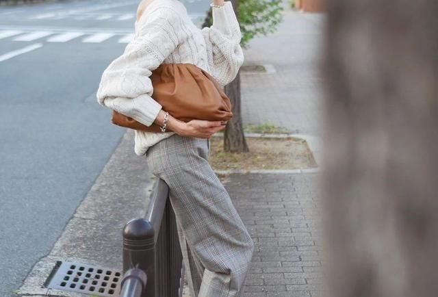 『时光』原来穿搭真能惊艳时光,三木妈妈的极简风,50岁也能穿出自己的美