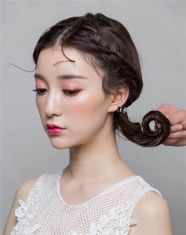  「好看」小姐姐教大家盘发教程,方便快捷还好看