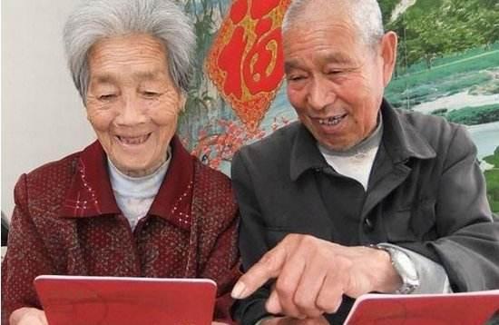 农民养老不再难，每户可领2000元的养老金，有你吗