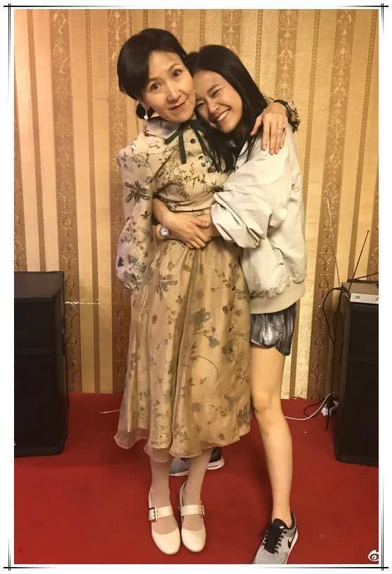 陈美琪不得了！59岁的年龄，19岁的身材，网友：赵雅芝看了都得服