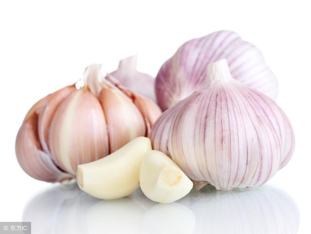 常吃大蒜能防癌？空腹不能喝酸奶？家庭群谣言别中招