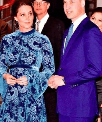 凯特王妃今日不穿礼服, 穿中国风印花裙, 还能轻松驾驭一字肩!