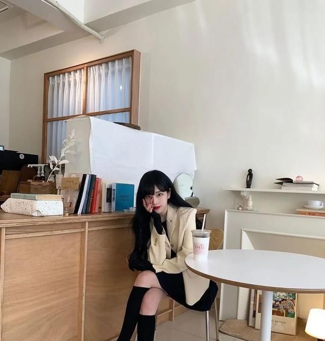 『短西装外套』穿上这几款开春美鞋,走路带风,轻松引发路人侧目