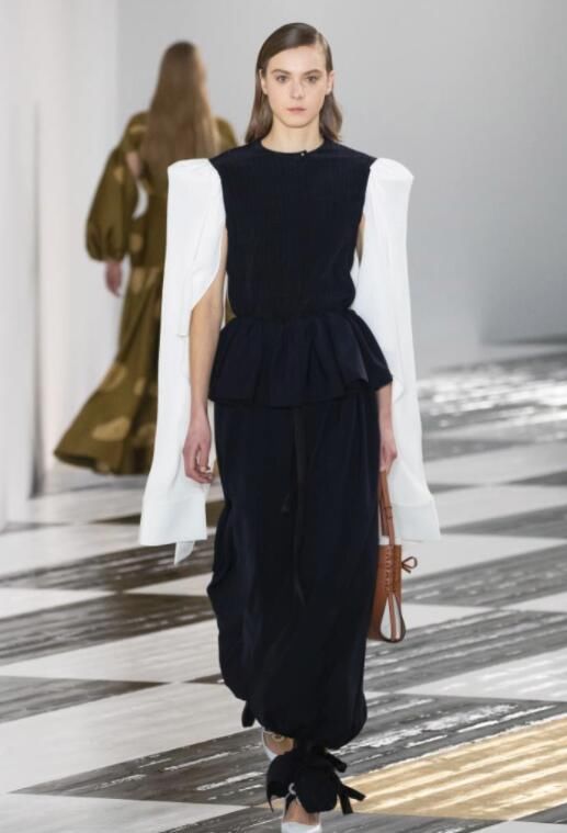  #女装#LOEWE罗意威2020秋冬女装，一场关于游乐的时尚秀