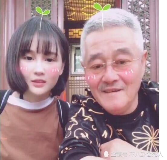 因爱生恨?前男友开曝赵本山女儿黑料:17岁整容,借汪涵炒作