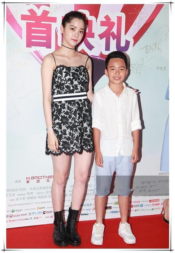 当秦海璐与欧阳娜娜同穿蕾丝裙，才知道女人和女孩的差距有多大！