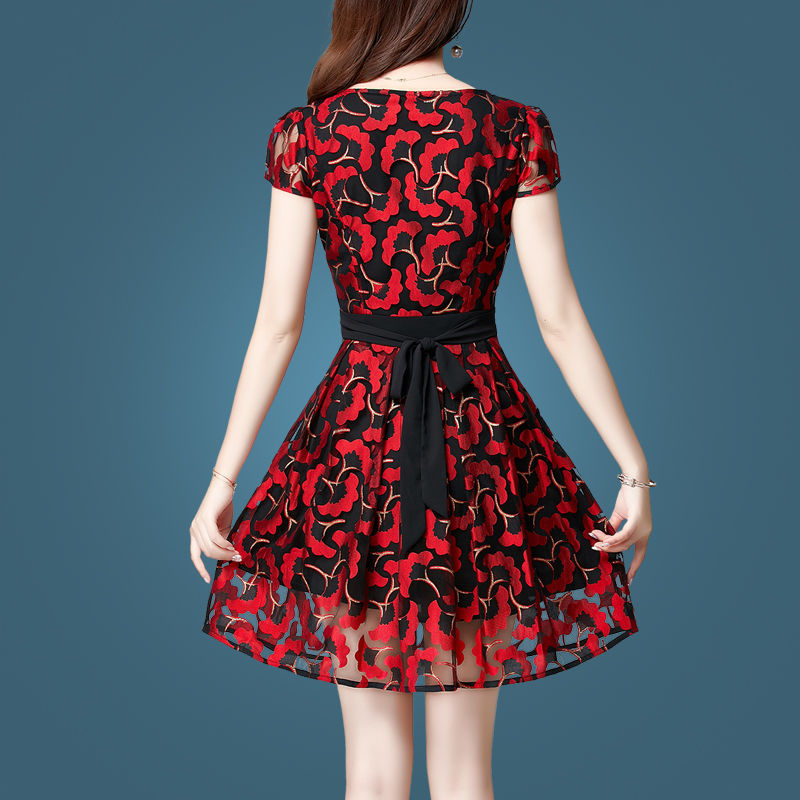 有一种裙叫“网纱裙”，魅力气质无形中增添女人味，美的勾人心魄