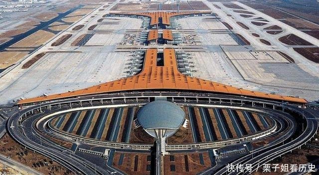 中国最大的机场今年建成，投资800亿元，每天2万人连夜赶工