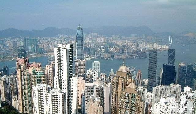 香港一家三口仅住8平米，4平米房屋比比皆是，看后令人沉默