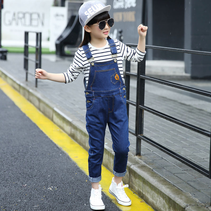 女人身材丰满，就要穿这种短裤，时髦又看着就很显嫩