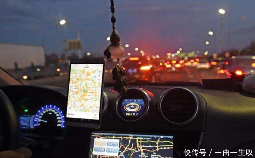 乘客坐顺风车让走高速，却不给5元高速费，怒怼司机：从来没给过
