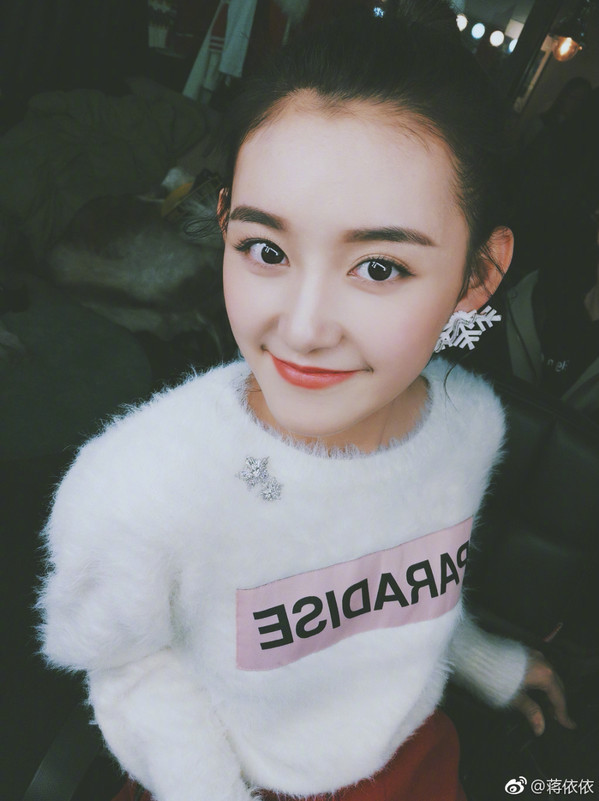 看《天坑鹰猎》，帮王俊凯挑选女朋友